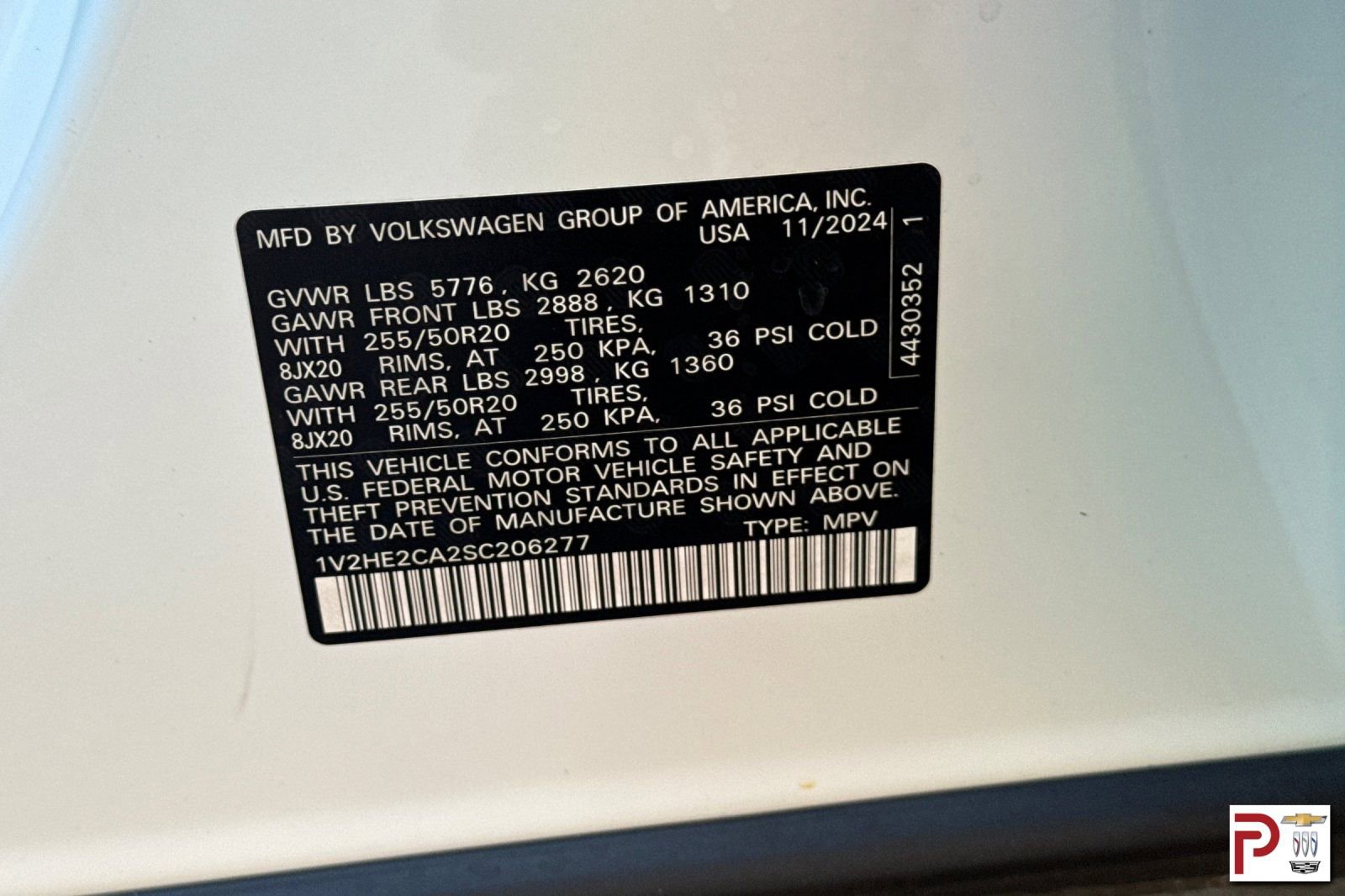 Used 2025 Volkswagen Atlas Cross Sport SE image 35