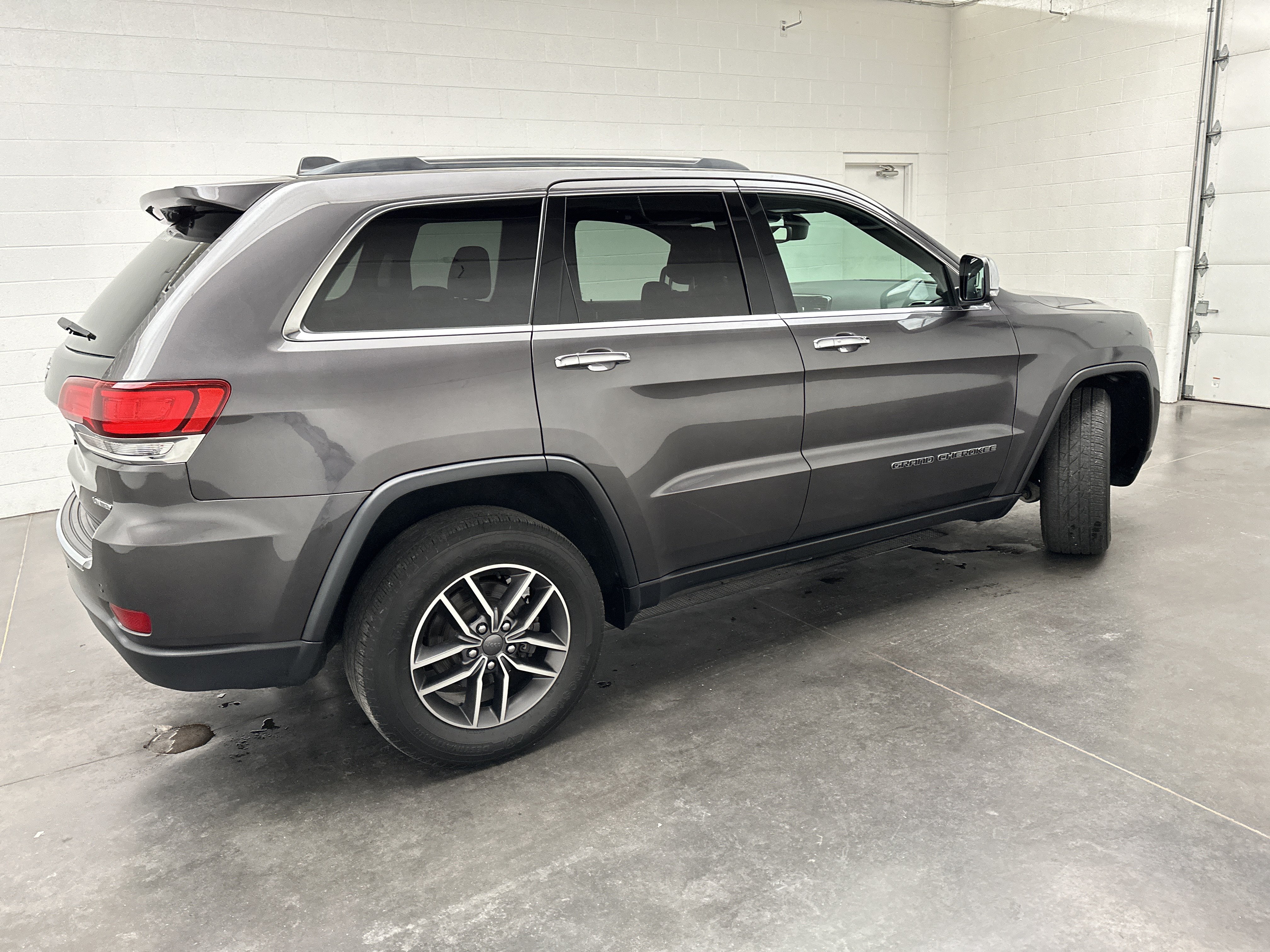 Used 2020 Jeep Grand Cherokee Limited w/ Premium Lighting Group AWD/4WD image 8