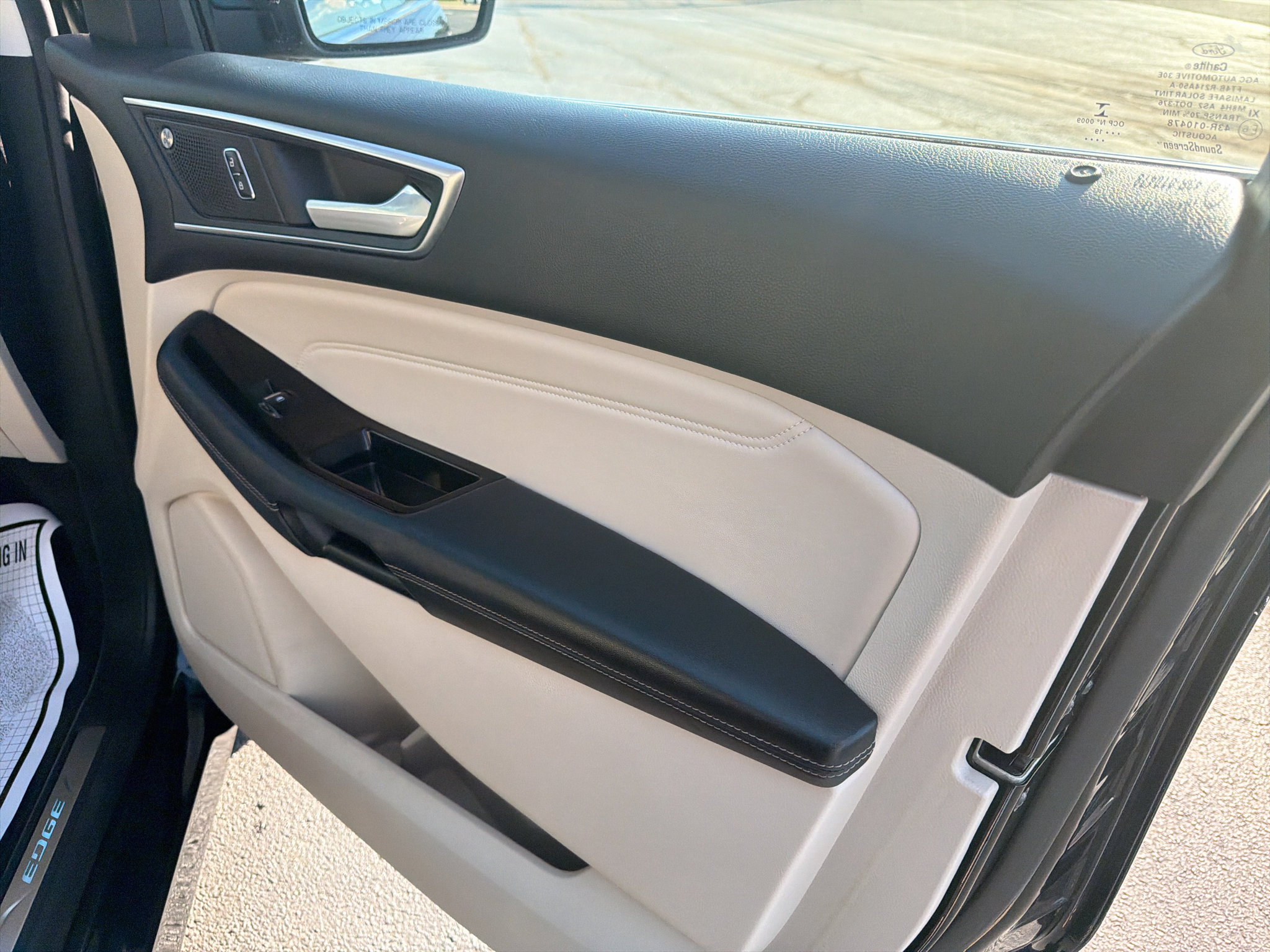Used 2019 Ford Edge Titanium FWD image 17
