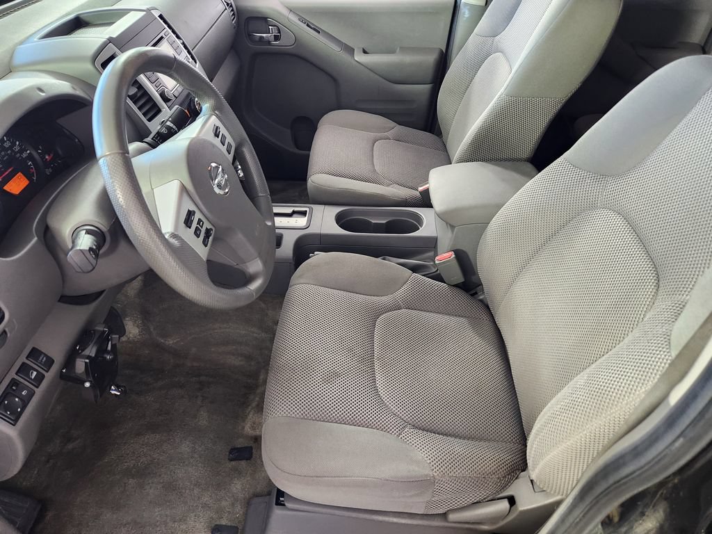 Used 2015 Nissan Frontier SV w/ SV Value Truck Package AWD/4WD image 12