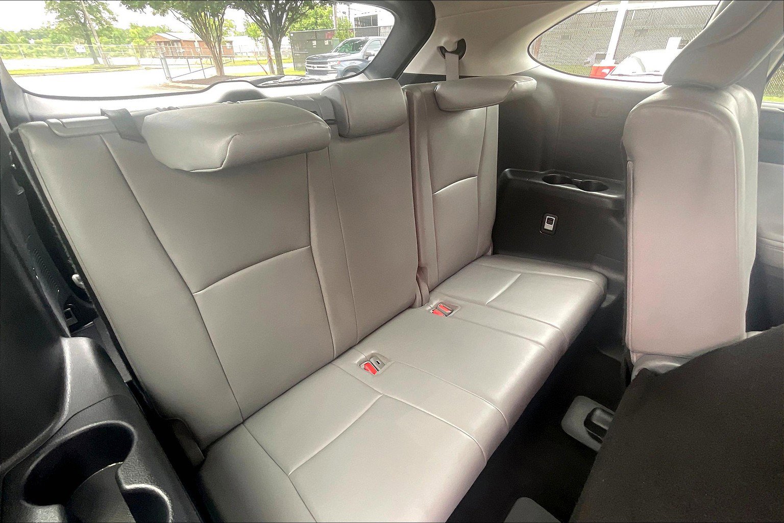 Used 2022 Toyota Highlander XLE AWD/4WD image 33