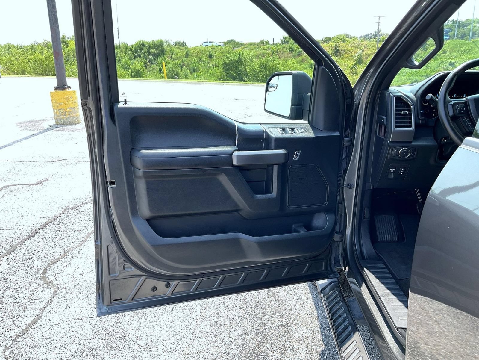 Used 2020 Ford F150 XLT w/ Equipment Group 302A Luxury AWD/4WD image 9