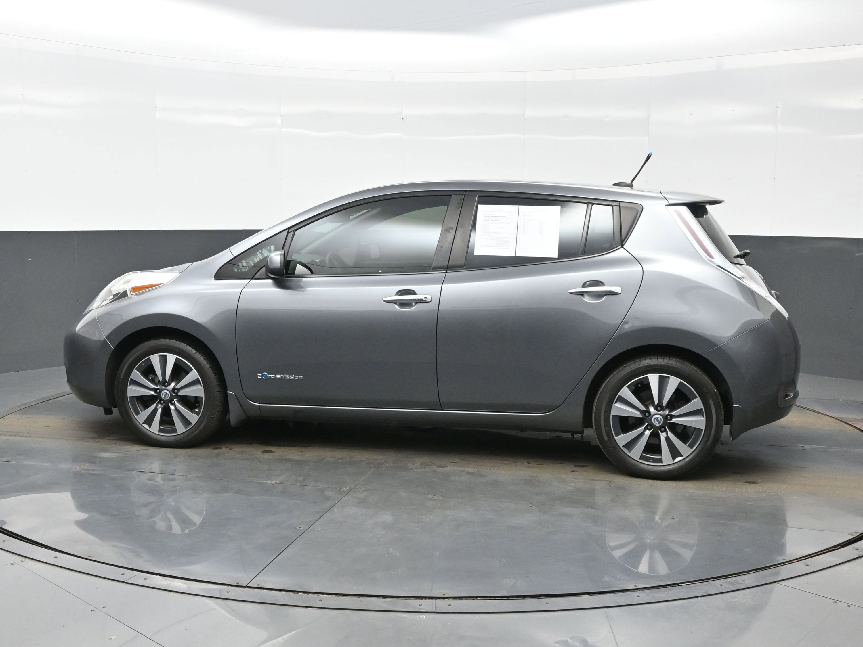 Used 2014 Nissan Leaf SL image 3