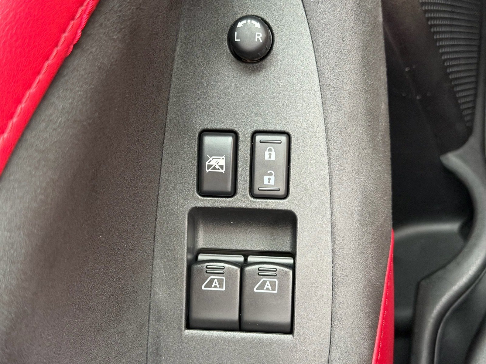 Certified 2025 Nissan Z Performance w/ Floor Mat Package RWD image 30