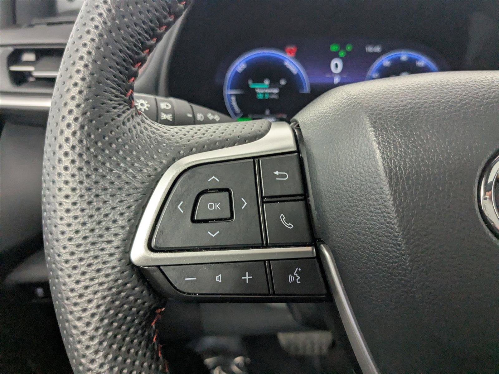 Used 2025 Toyota Sienna XSE image 15