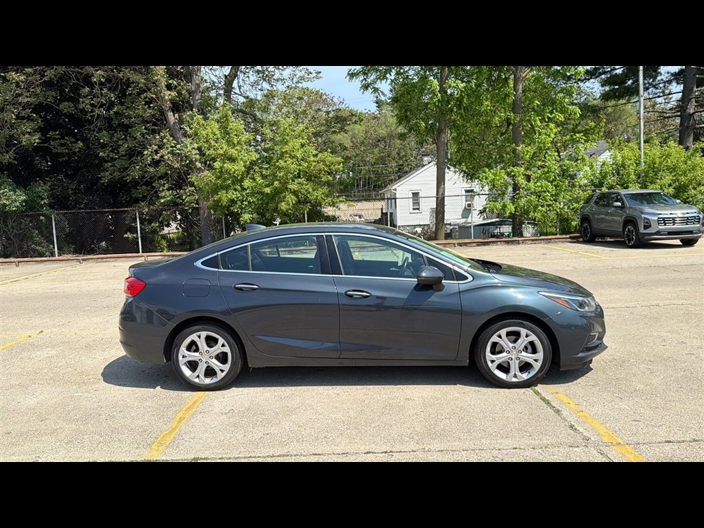 Used 2018 Chevrolet Cruze Premier FWD image 6