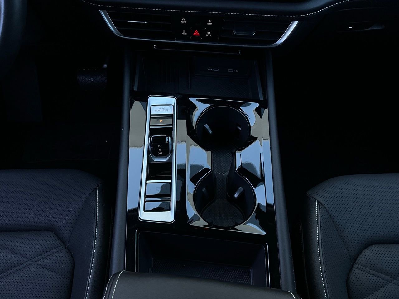 Used 2025 Volkswagen Atlas SE image 16