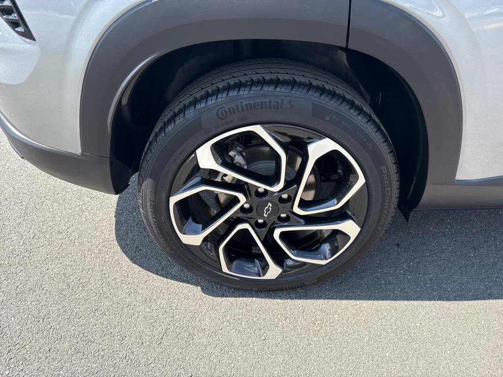 Used 2024 Chevrolet Trax RS w/ Sunroof Package FWD image 24