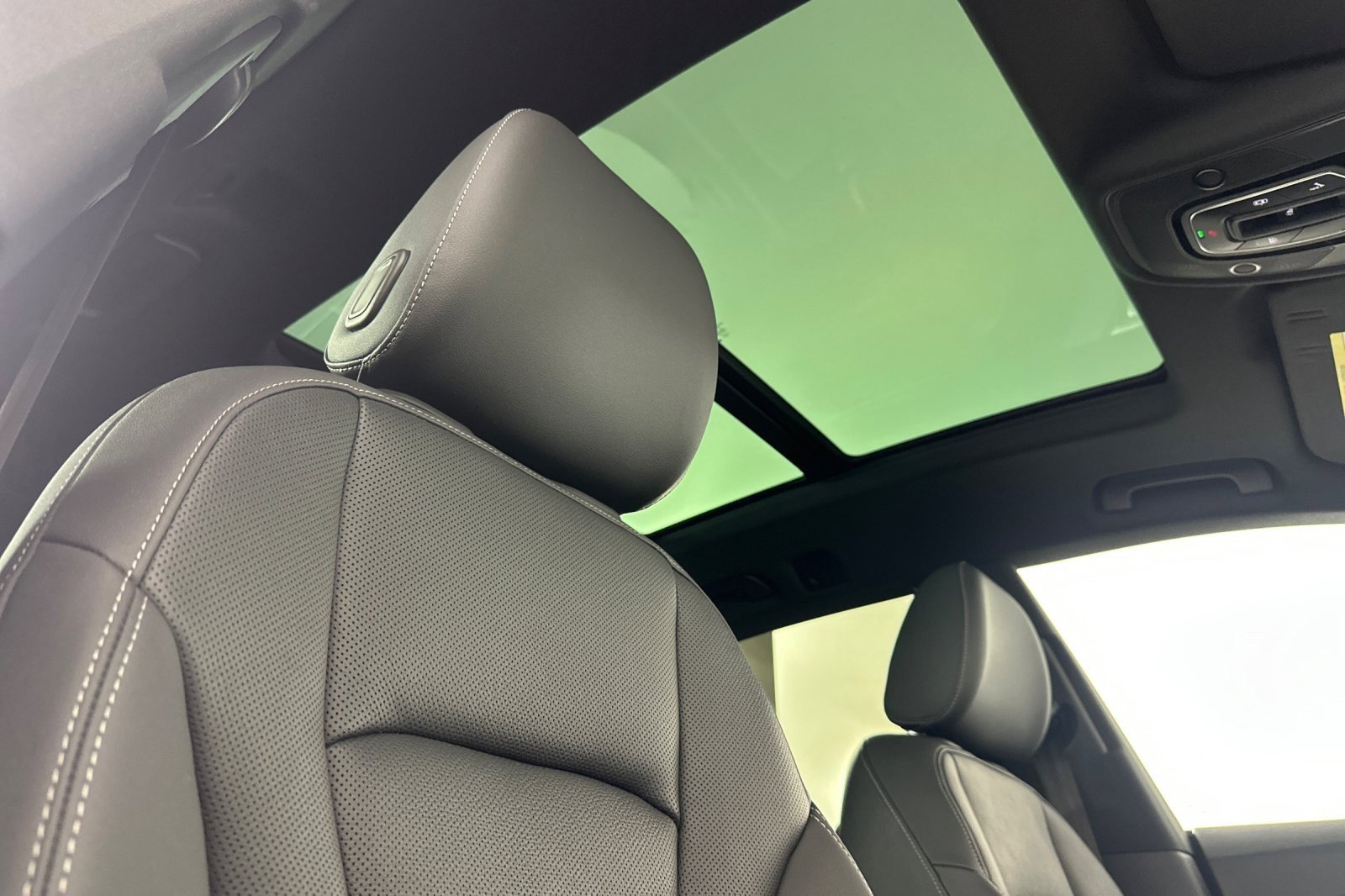 Used 2022 Audi Q8 Premium Plus w/ Premium Plus Package image 16