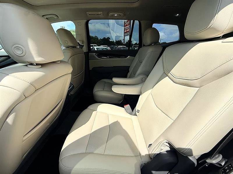 Used 2022 Cadillac XT6 Premium Luxury w/ Technology Package FWD image 18