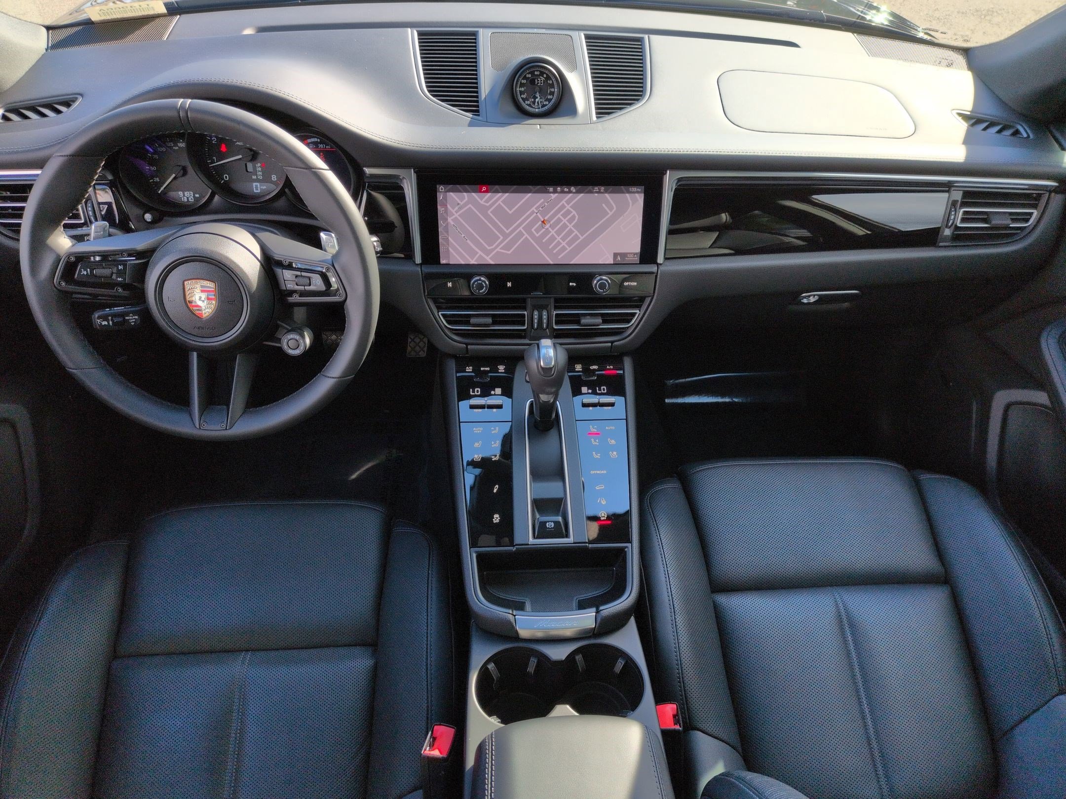 Used 2025 Porsche Macan Turbo image 29