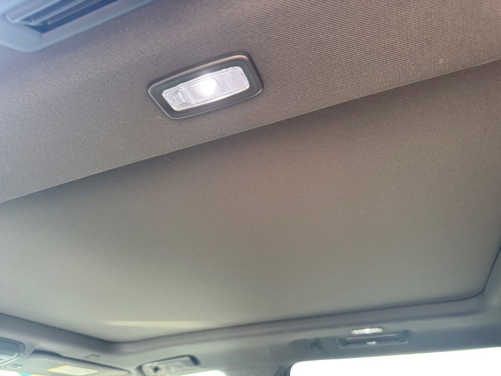 Used 2021 Chevrolet Suburban Premier w/ Premium Package image 12