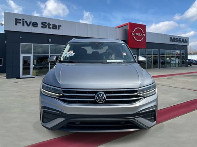 Used 2024 Volkswagen Tiguan SE FWD image 2