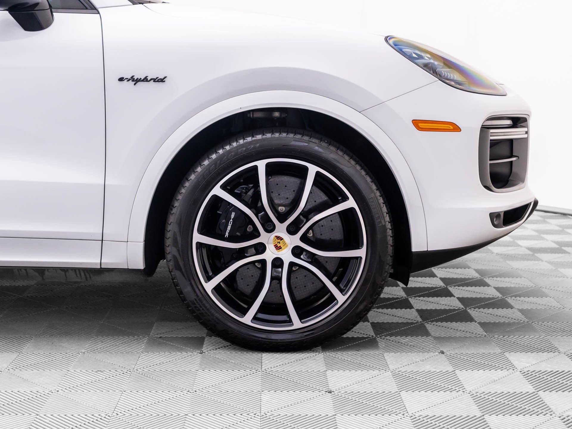 Used 2023 Porsche Cayenne Turbo S AWD/4WD image 33
