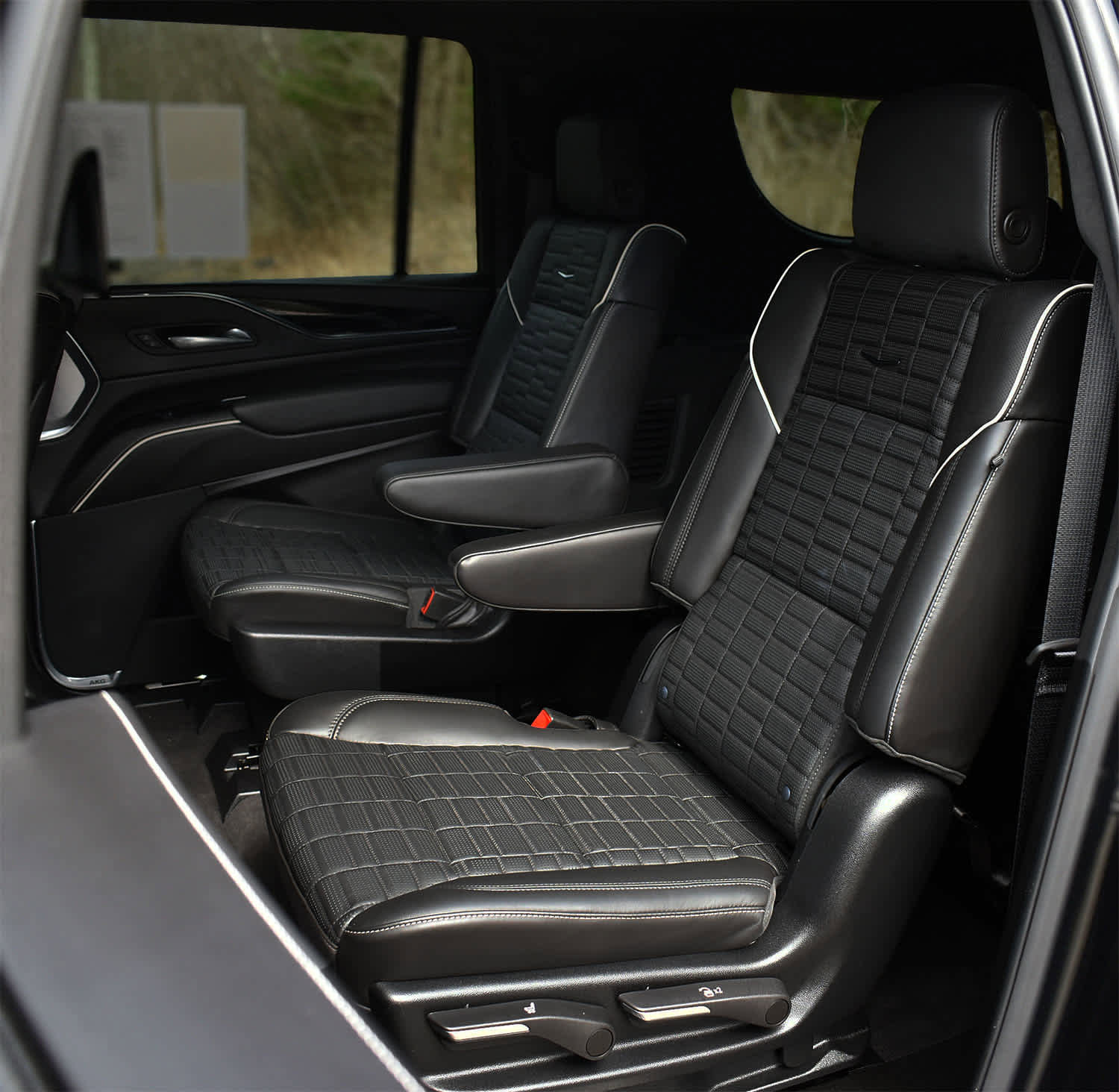 Used 2024 Cadillac Escalade ESV V image 13