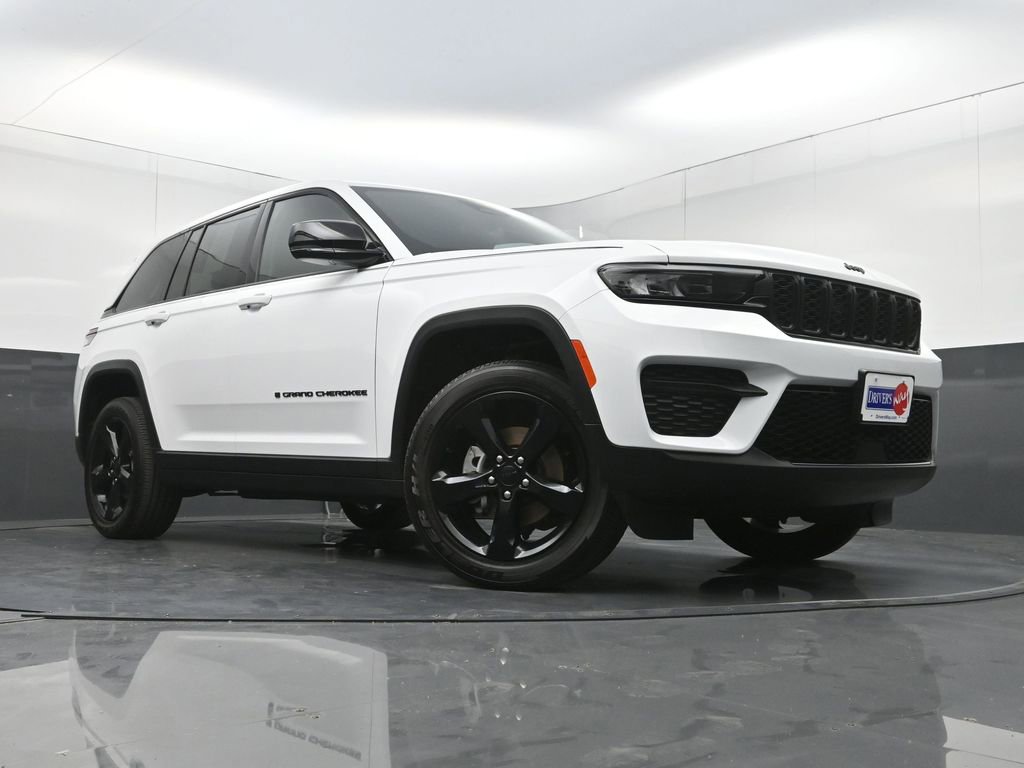 Used 2023 Jeep Grand Cherokee Altitude AWD/4WD image 27