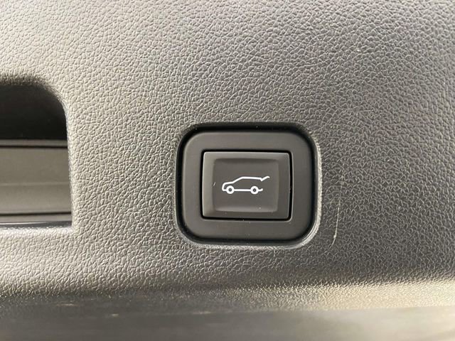 Used 2025 Chevrolet Traverse LT image 13