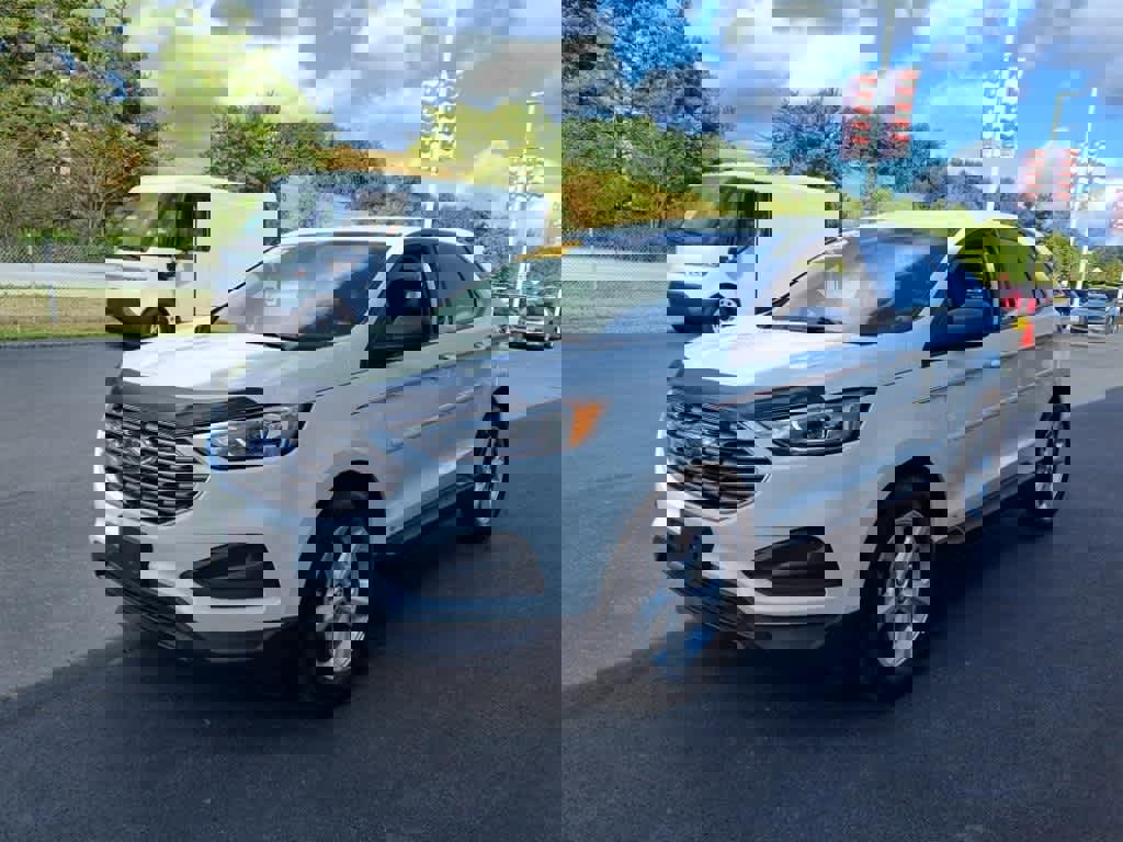 Used 2019 Ford Edge SE image 3