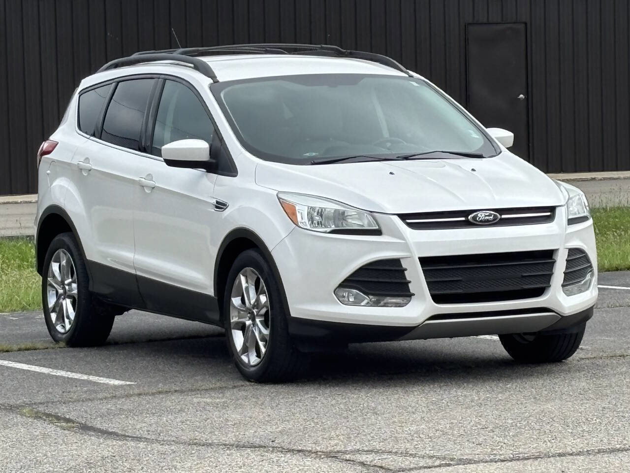 Used 2015 Ford Escape SE w/ Equipment Group 201A image 1