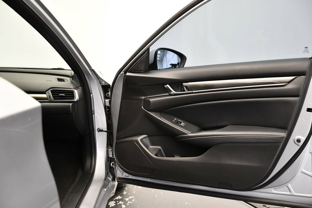 Used 2018 Honda Accord Sport image 41