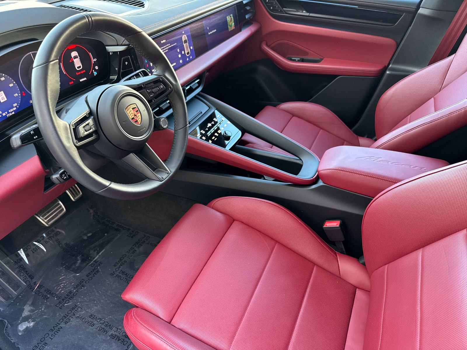 Certified 2025 Porsche Macan Electric image 4