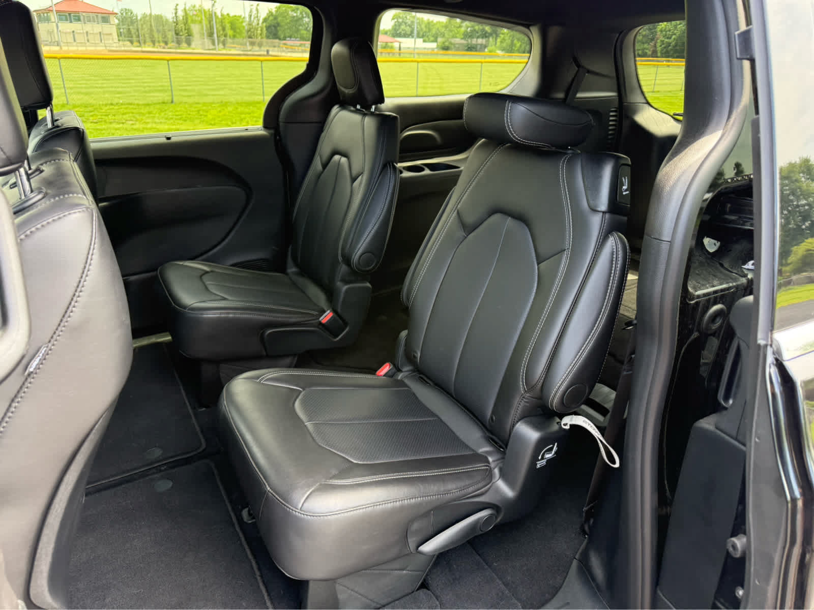 Used 2026 Chrysler Pacifica Select FWD image 12