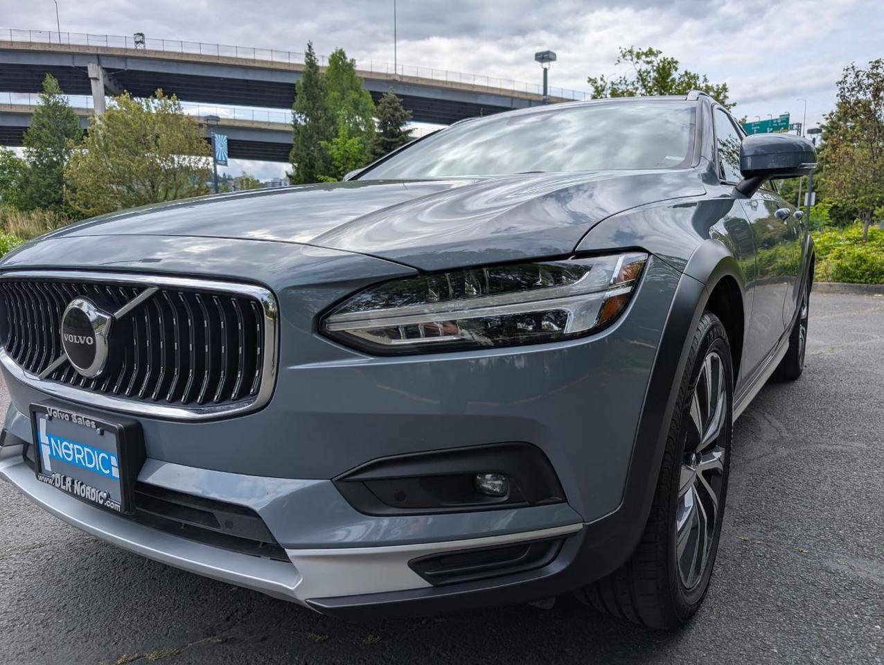 Used 2022 Volvo V90 B6 Cross Country w/ Protection Package AWD/4WD image 23