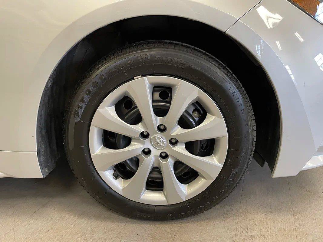 Used 2025 Toyota Corolla LE FWD image 46