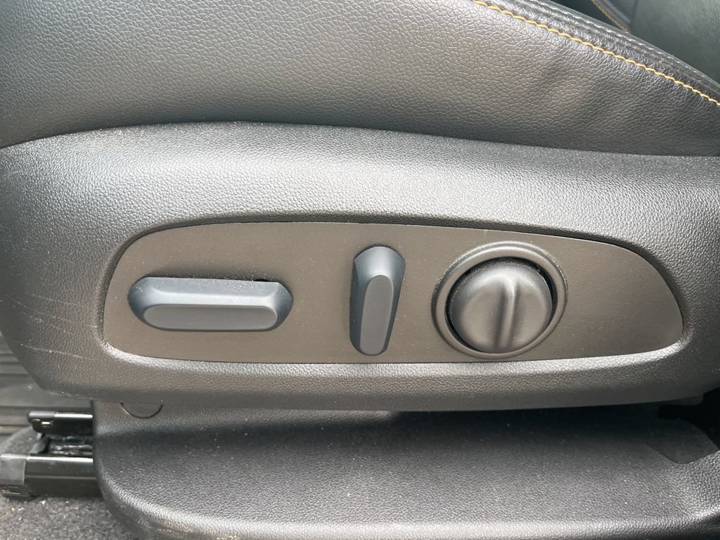 Used 2023 Chevrolet Equinox Premier w/ LPO, Floor Liner Package AWD/4WD image 13