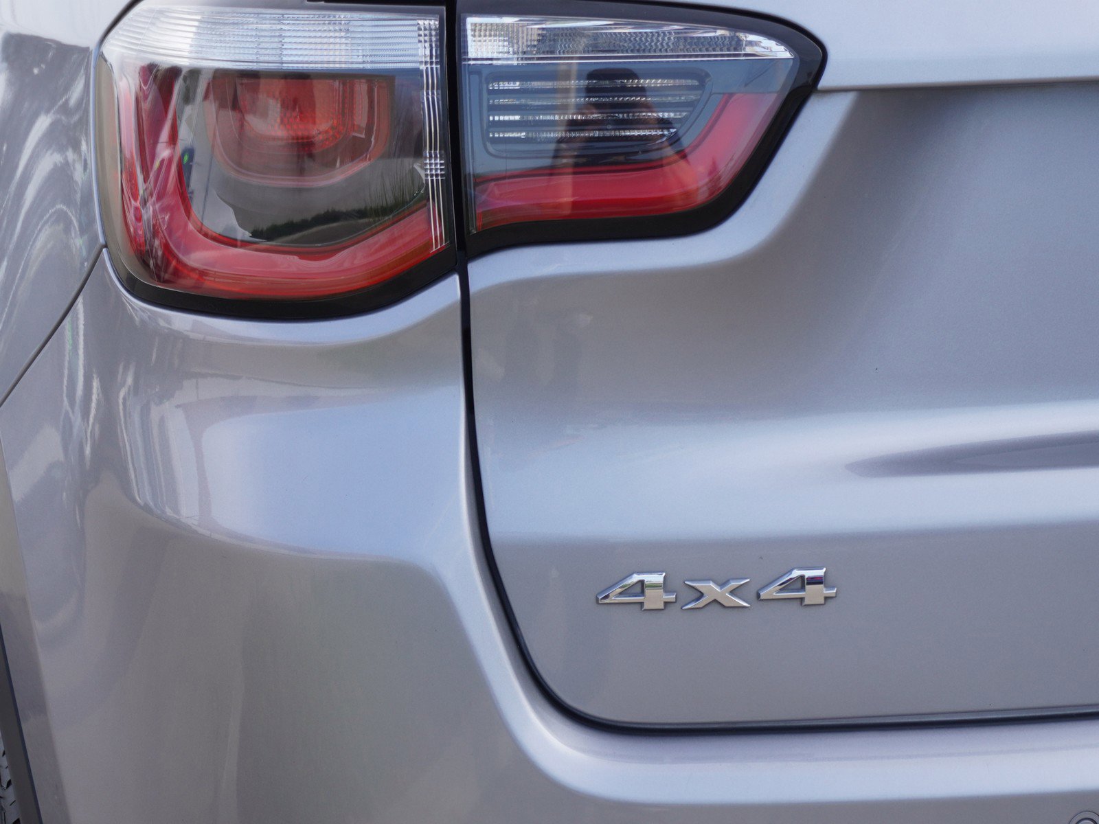 Used 2017 Jeep Compass Limited image 9