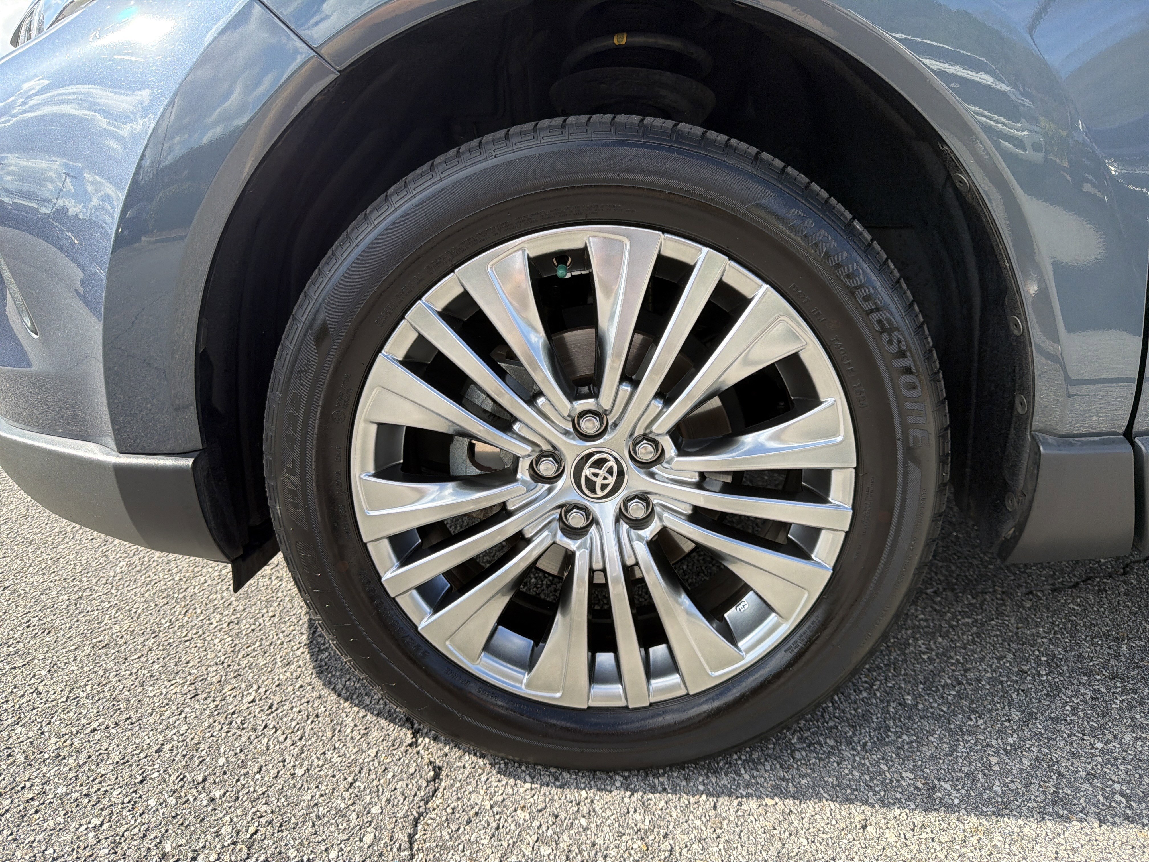 Certified 2021 Toyota Venza XLE w/ Softex Package image 23