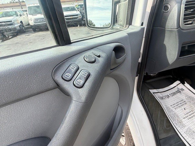 Used 2003 Dodge Sprinter 2500 RWD image 12