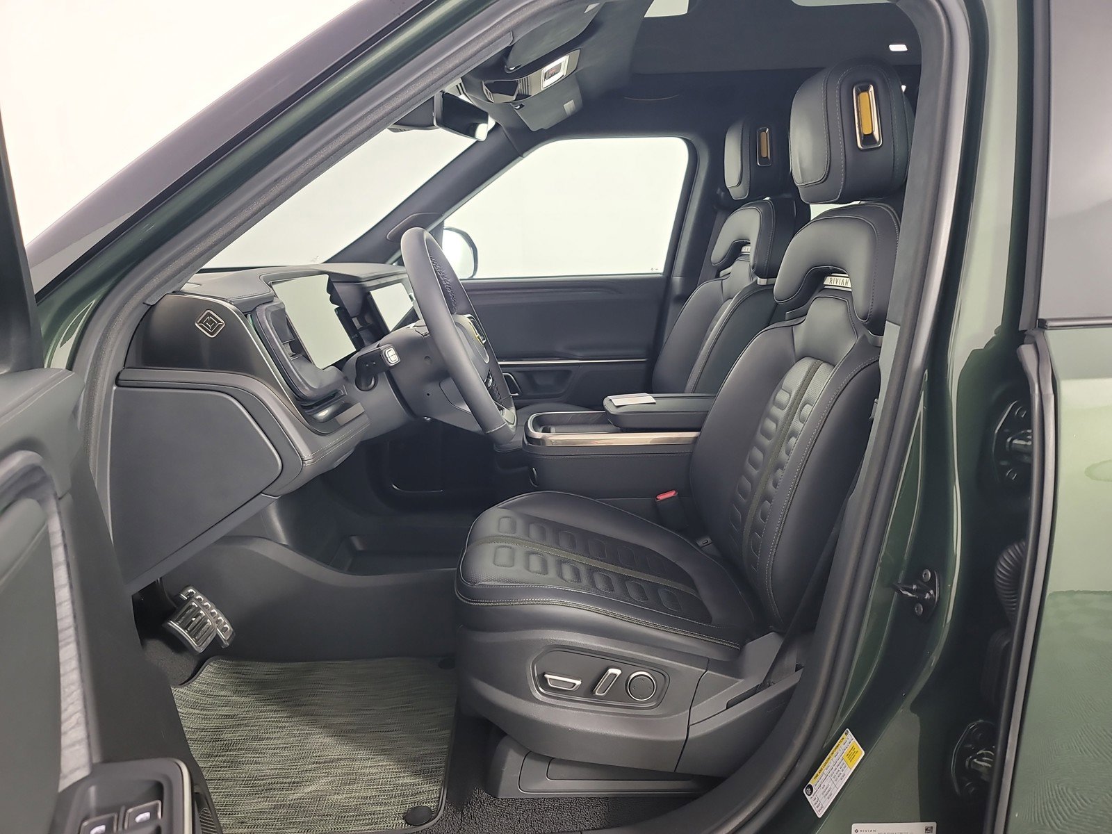 Used 2024 Rivian R1S Adventure image 20