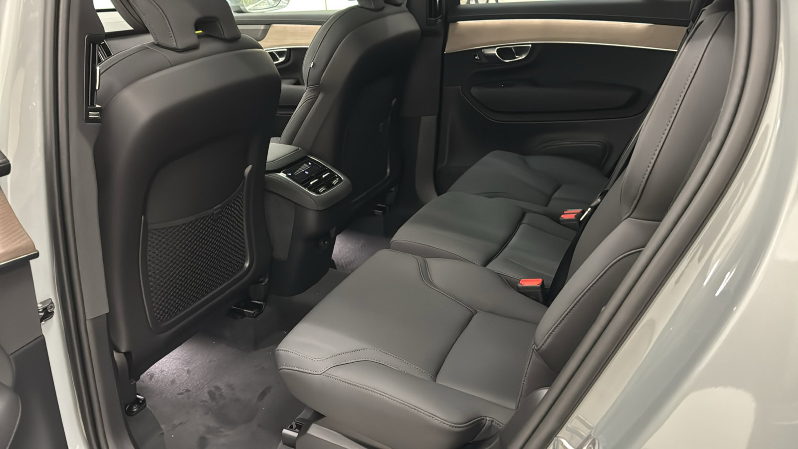 New 2026 Volvo XC90 B6 Plus w/ Protection Package Premier AWD/4WD image 27