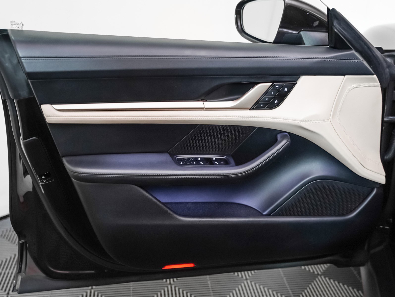 Certified 2022 Porsche Taycan 4S image 23