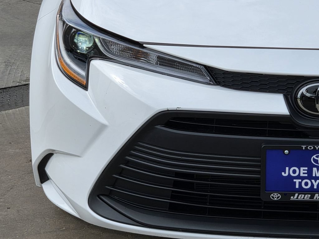 Used 2026 Toyota Corolla LE FWD image 5