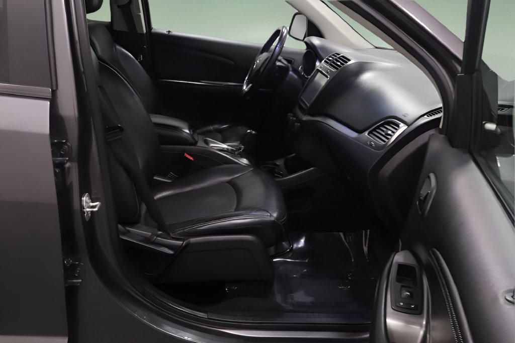 Used 2020 Dodge Journey Crossroad FWD image 16