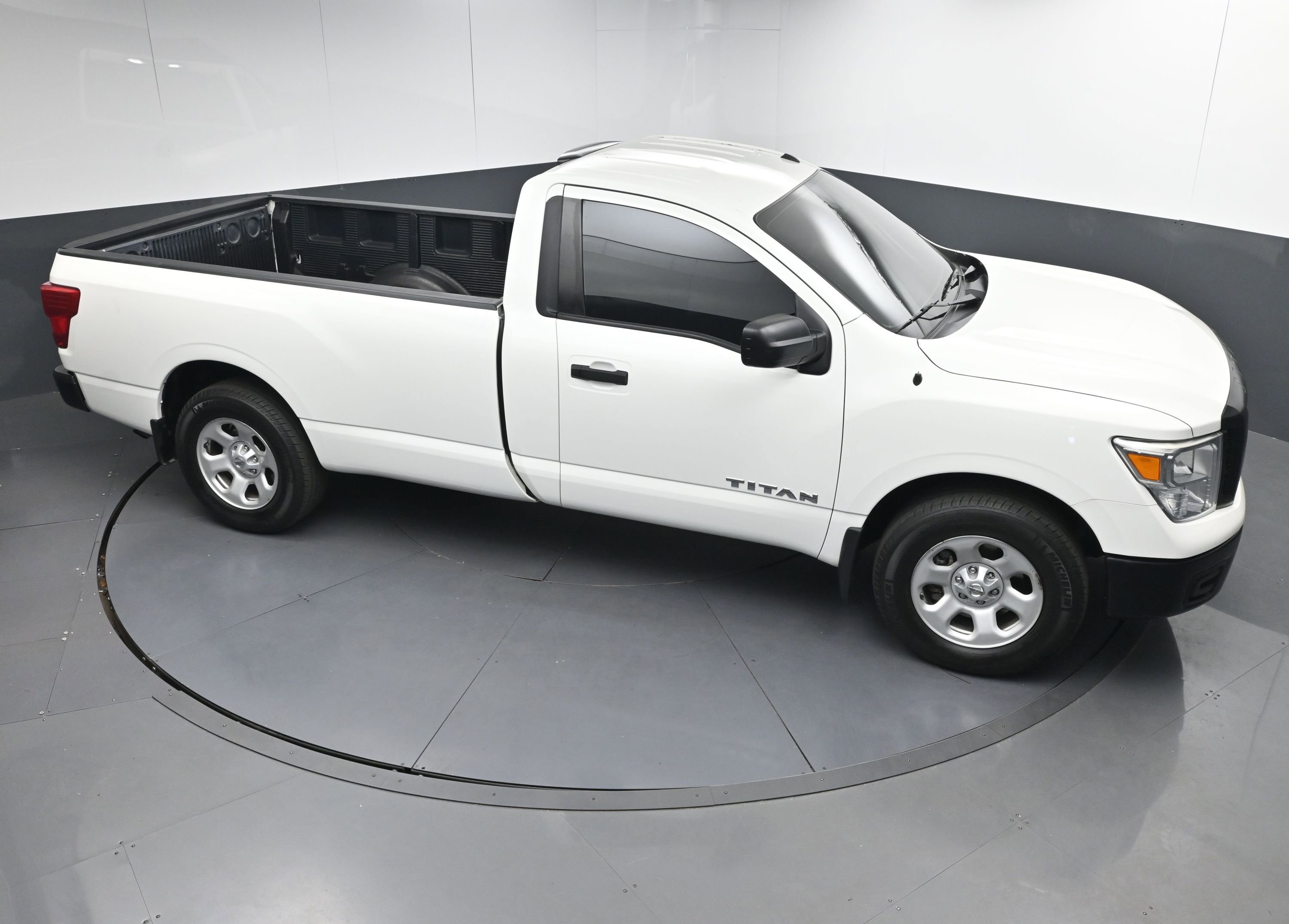 Used 2019 Nissan Titan S image 30