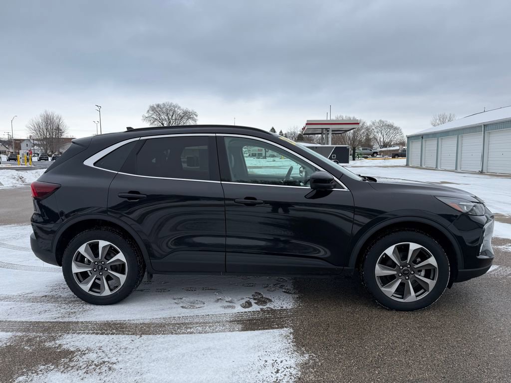Used 2023 Ford Escape Platinum image 5