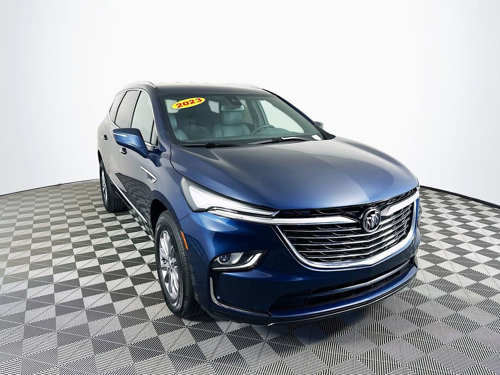 Used 2023 Buick Enclave Essence image 2