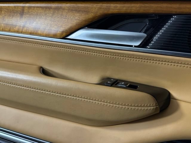 Used 2022 Jeep Grand Wagoneer Series III w/ Rear Seat Video Group 1 AWD/4WD image 46