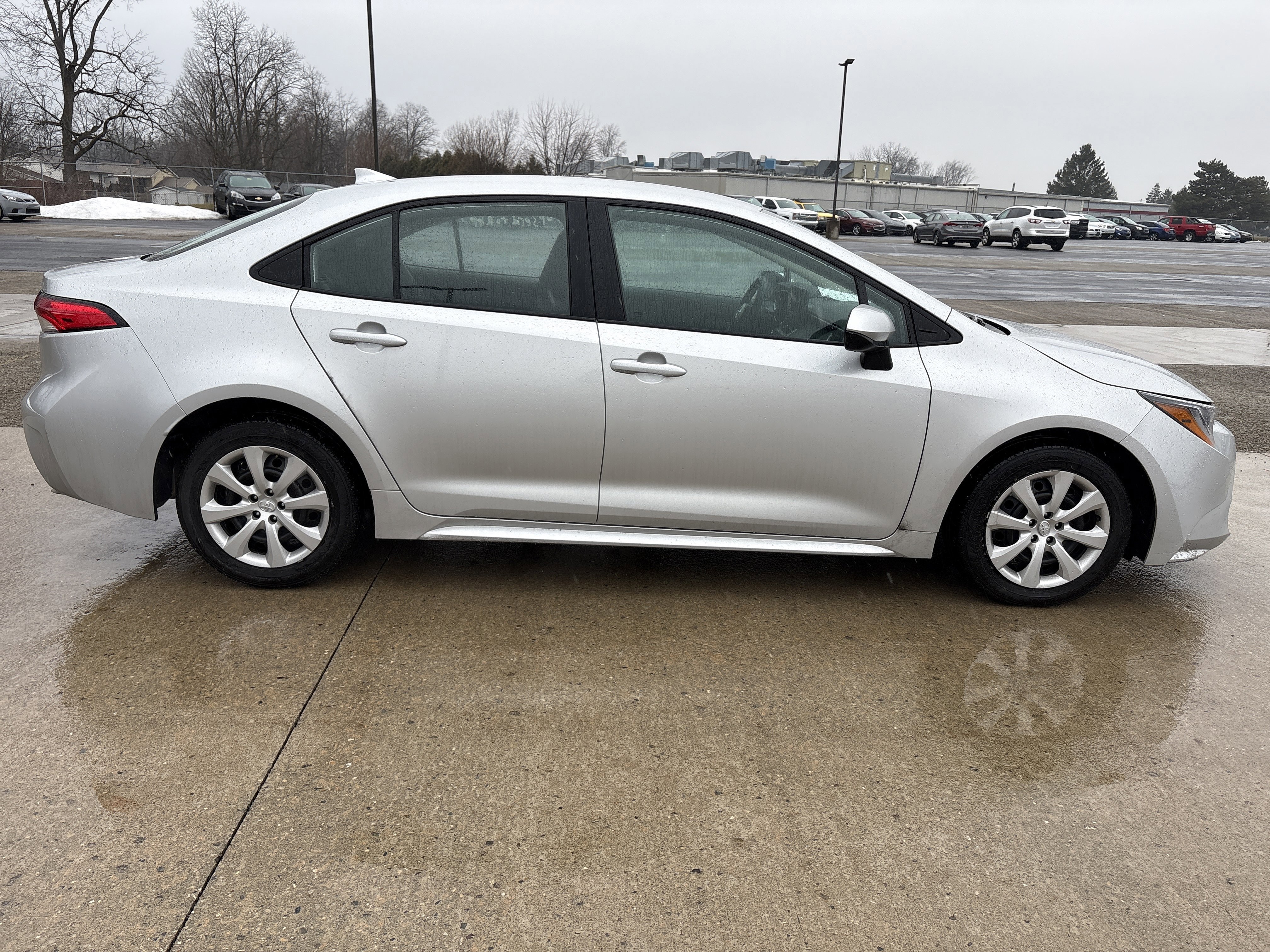 Used 2025 Toyota Corolla LE image 2