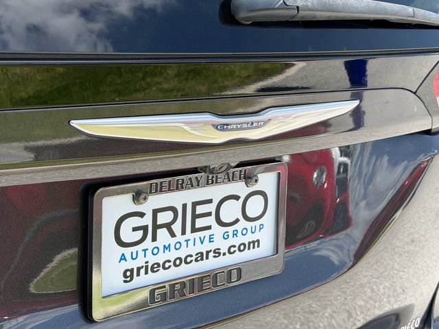 Used 2017 Chrysler Pacifica Touring w/ Tire & Wheel Group FWD image 10