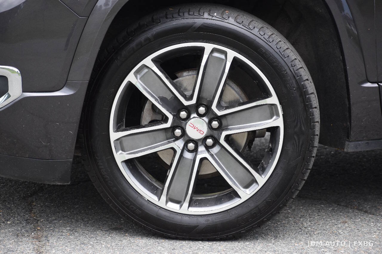 Used 2018 GMC Acadia Denali w/ Technology Package AWD/4WD image 37