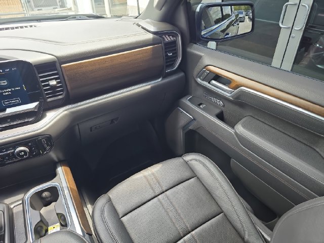 Certified 2025 Chevrolet Silverado 1500 High Country AWD/4WD image 15