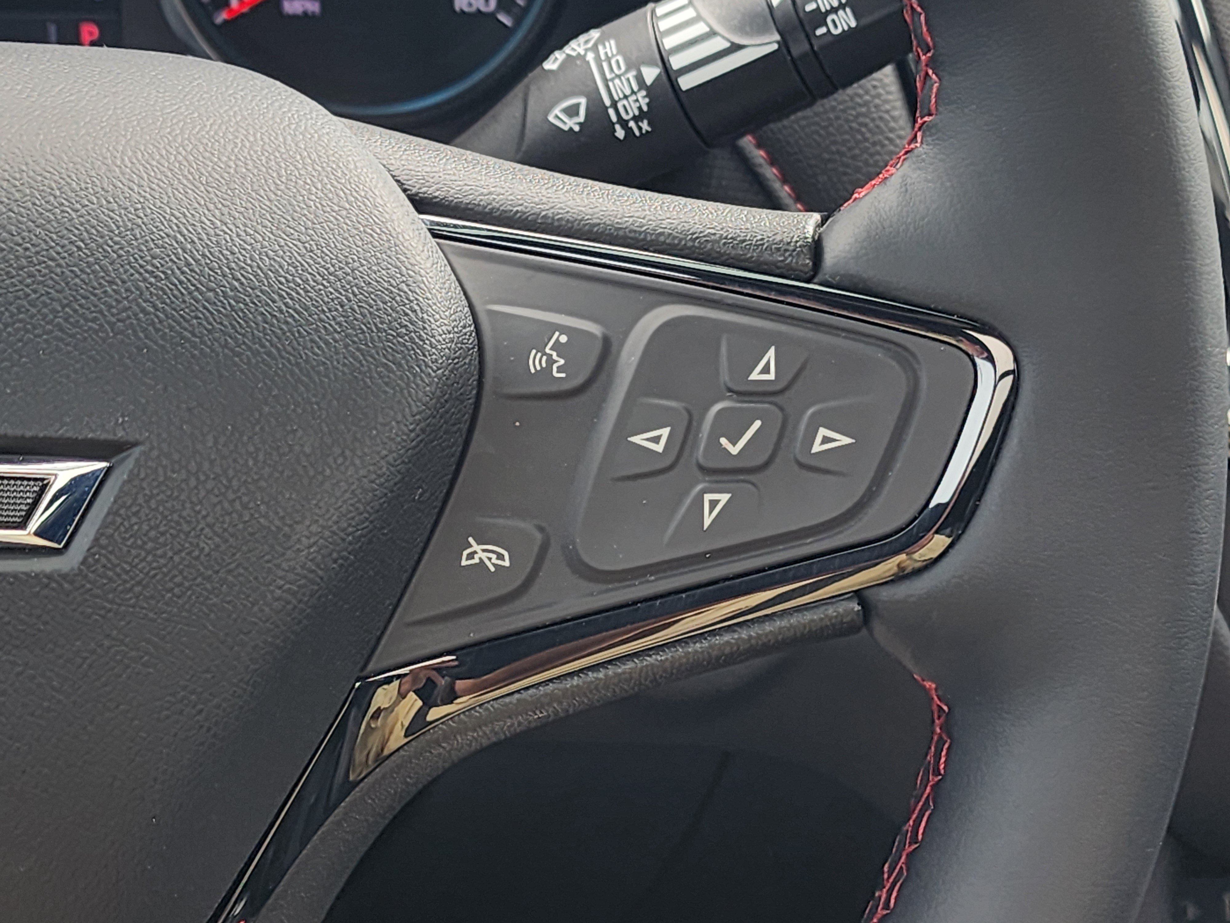Used 2024 Chevrolet Equinox RS FWD image 25