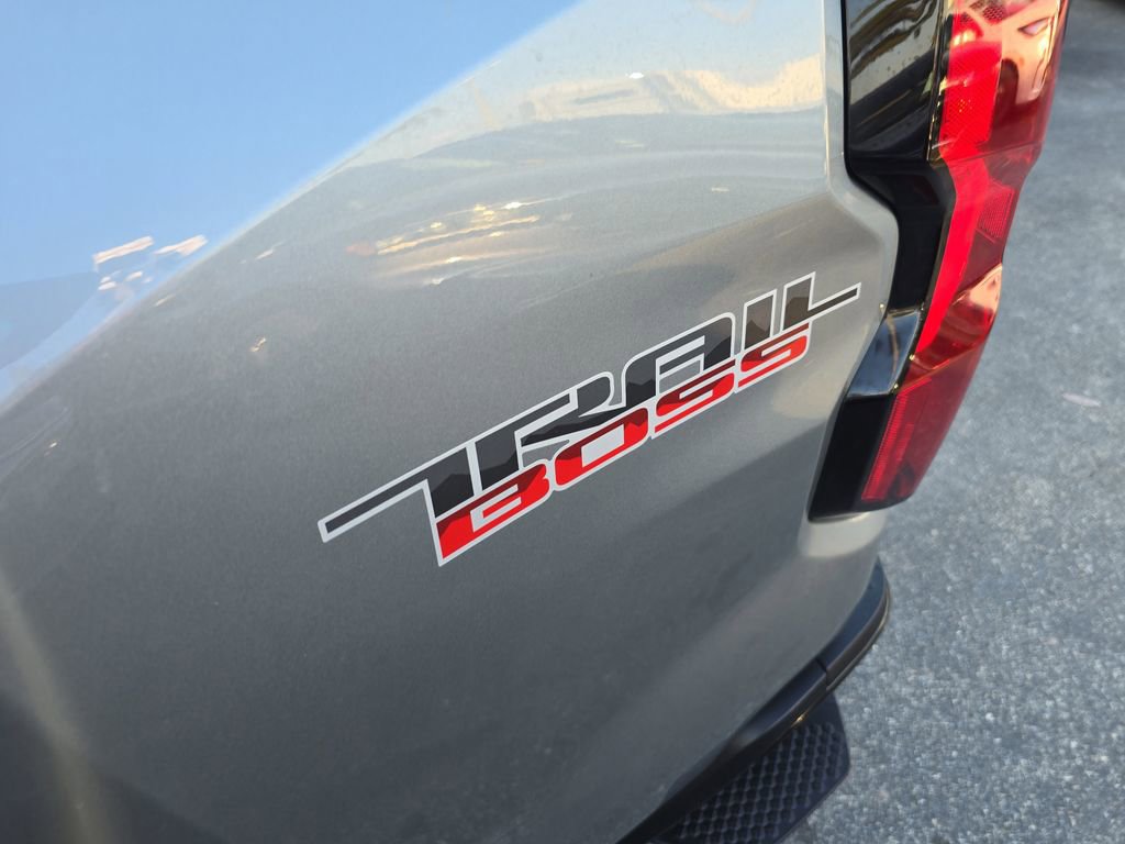 Used 2025 Chevrolet Colorado Trail Boss AWD/4WD image 5