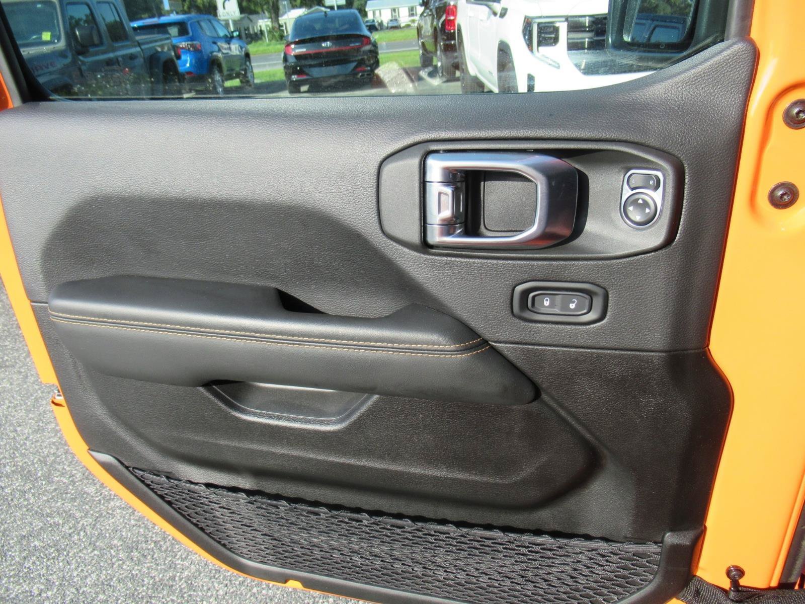 Used 2025 Jeep Wrangler Unlimited Sahara AWD/4WD image 20