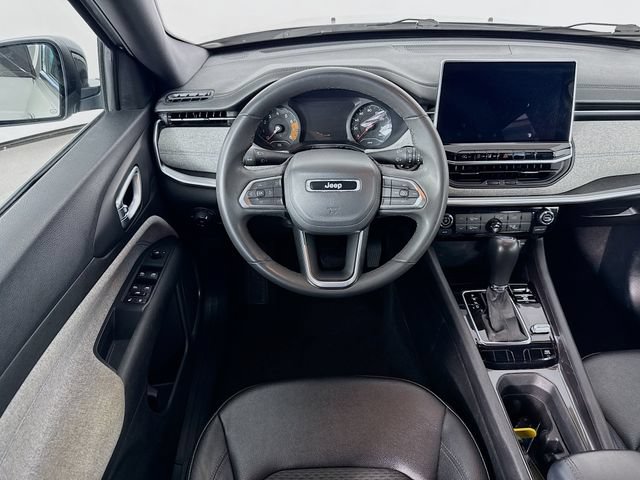 Used 2024 Jeep Compass Latitude AWD/4WD image 21