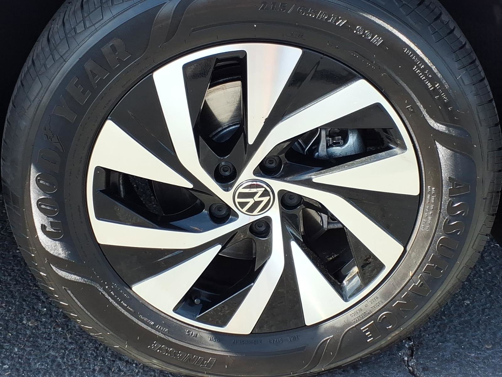 Certified 2025 Volkswagen Tiguan S FWD image 9